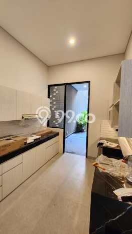 Rumah Luxury Modern Tanpa Renovasi di Pakuwon Indah Surabaya Rumah Luxury Modern Tanpa Renovasi di Pakuwon Indah Surabaya