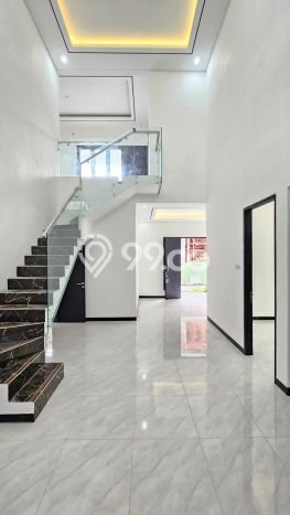Rumah Luxury Modern Tanpa Renovasi di Citraland Surabaya Rumah Luxury Modern Tanpa Renovasi di Citraland Surabaya
