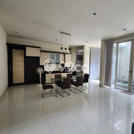 Disewakan Rumah Harga Terjangkau di Pakuwon Indah Surabaya dengan 4 Kamar Tidur Disewakan Rumah Harga Terjangkau di Pakuwon Indah Surabaya dengan 4 Kamar Tidur