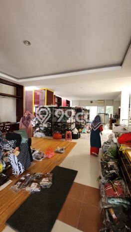 Rumah 4 KT 4 KM Luas Tanah 300m², Luas Bangunan 288m² di Wiyung, Surabaya Rumah 4 KT 4 KM Luas Tanah 300m², Luas Bangunan 288m² di Wiyung, Surabaya
