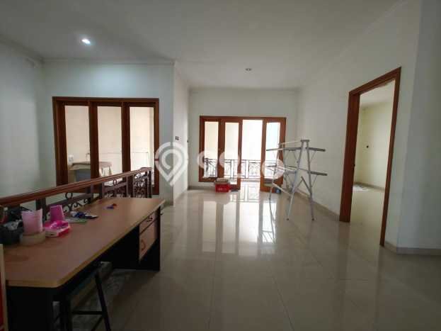 Rumah Elit LB 350m2 Siap Huni Desain Elegan di Citraland, Surabaya Rumah Elit LB 350m2 Siap Huni Desain Elegan di Citraland, Surabaya