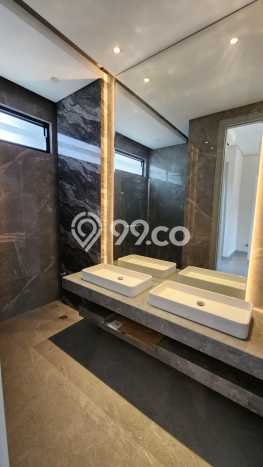 Rumah Luxury Modern Tanpa Renovasi di Pakuwon Indah Surabaya Rumah Luxury Modern Tanpa Renovasi di Pakuwon Indah Surabaya