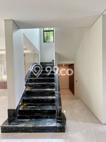 Rumah Mewah LB 450m2 Siap Huni Desain Elegan di Citraland, Surabaya Rumah Mewah LB 450m2 Siap Huni Desain Elegan di Citraland, Surabaya