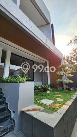 Rumah Luxury Modern Tanpa Renovasi di Pakuwon Indah Surabaya Rumah Luxury Modern Tanpa Renovasi di Pakuwon Indah Surabaya