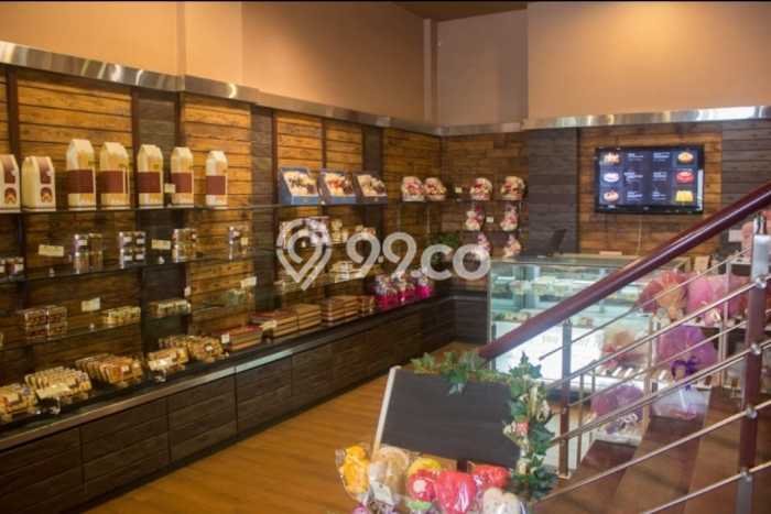 Ruko Disewakan di Pakuwon, Luas 300m², Lokasi Komersial, Jalan Utama Ruko Disewakan di Pakuwon, Luas 300m², Lokasi Komersial, Jalan Utama