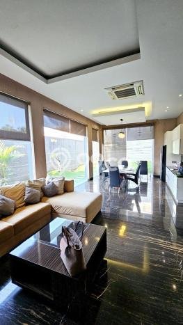Dijual Rumah Luas Elegan Dengan View Cantik di Pakuwon Indah, Surabaya Dijual Rumah Luas Elegan Dengan View Cantik di Pakuwon Indah, Surabaya