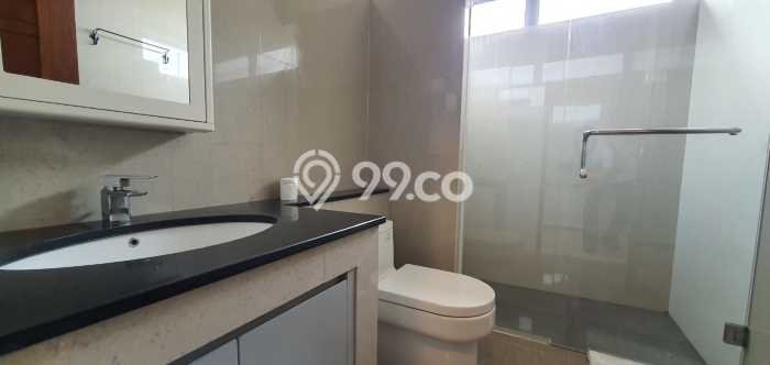 Rumah Kondisi Baik Disewakan di Pakuwon Indah, Surabaya LT 495m2, LB 400m2 Rumah Kondisi Baik Disewakan di Pakuwon Indah, Surabaya LT 495m2, LB 400m2