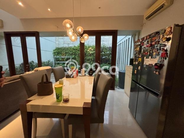 Jual Rumah Mewah Elegan Dengan View Eksklusif di Graha, Surabaya Jual Rumah Mewah Elegan Dengan View Eksklusif di Graha, Surabaya