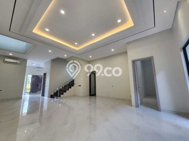 Rumah Elit Modern Siap Huni di Pakuwon Indah Surabaya Rumah Elit Modern Siap Huni di Pakuwon Indah Surabaya