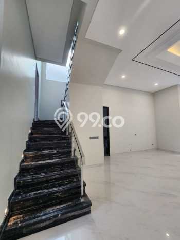 Rumah Elit Modern Siap Huni di Pakuwon Indah Surabaya Rumah Elit Modern Siap Huni di Pakuwon Indah Surabaya