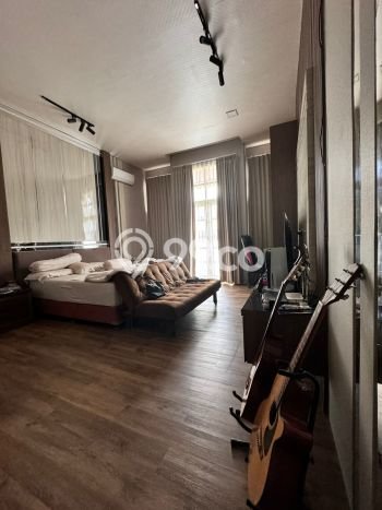 Rumah di Pakuwon Indah, LT 450m², LB 900m² Rumah di Pakuwon Indah, LT 450m², LB 900m²