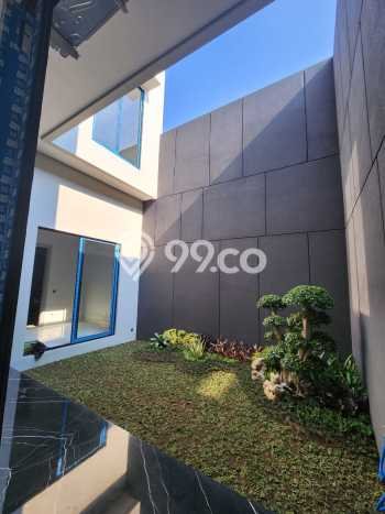 Rumah Elit Modern Siap Huni di Pakuwon Indah Surabaya Rumah Elit Modern Siap Huni di Pakuwon Indah Surabaya