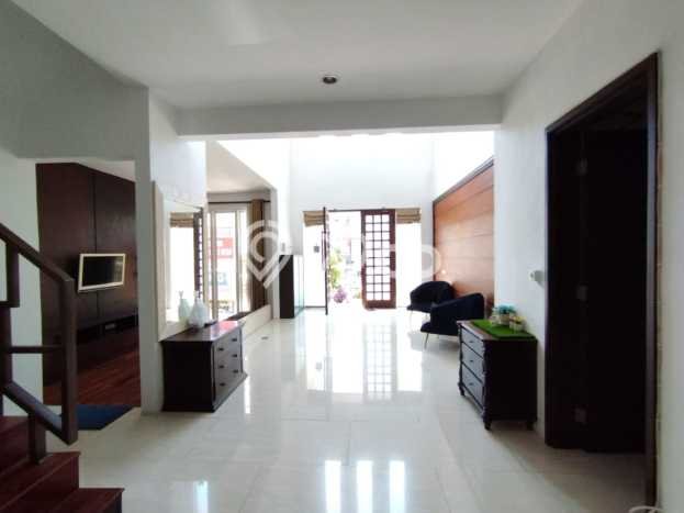 Rumah Elit Modern Tanpa Renovasi di Citraland Surabaya Rumah Elit Modern Tanpa Renovasi di Citraland Surabaya