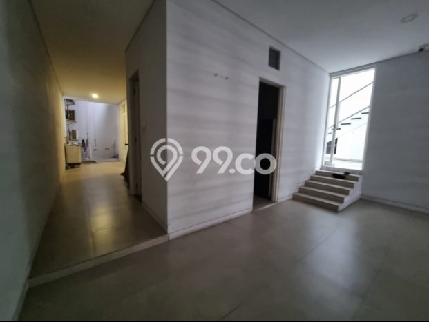 Rumah Elit Modern Tanpa Renovasi di Graha Surabaya Rumah Elit Modern Tanpa Renovasi di Graha Surabaya