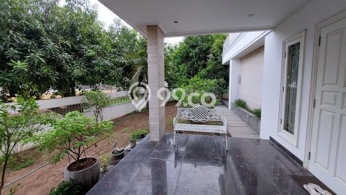 Rumah Elit Modern Tanpa Renovasi di Graha Surabaya Rumah Elit Modern Tanpa Renovasi di Graha Surabaya