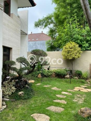 Jual Rumah Mewah Megah Dengan View Cantik di Pakuwon Indah, Surabaya Jual Rumah Mewah Megah Dengan View Cantik di Pakuwon Indah, Surabaya