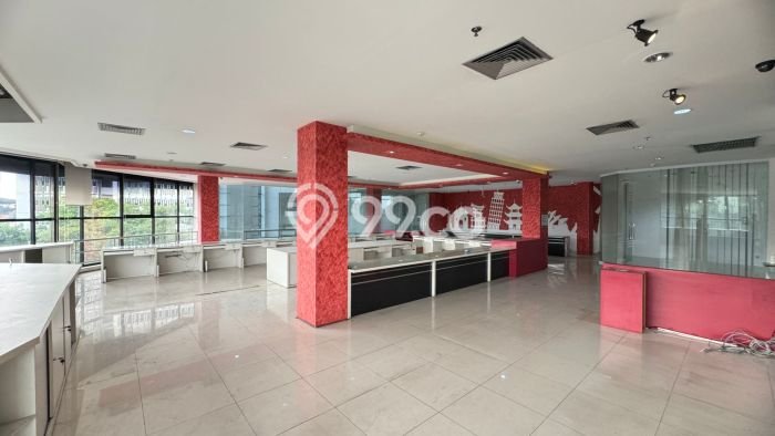 Unit Kantor disewakan di Gubeng Surabaya dengan LT 1334m2 / LB 2098m2 Unit Kantor disewakan di Gubeng Surabaya dengan LT 1334m2 / LB 2098m2