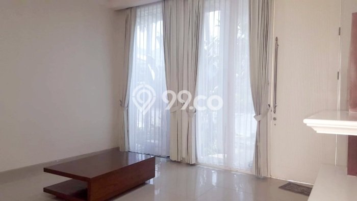 Disewakan! Rumah 3 Kamar Tidur &
4 Kamar Mandi di Pakuwon Indah, Surabaya Disewakan! Rumah 3 Kamar Tidur &
4 Kamar Mandi di Pakuwon Indah, Surabaya