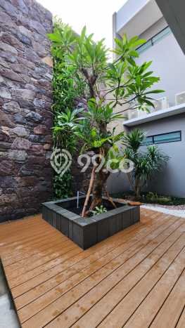 Rumah Luxury Modern Tanpa Renovasi di Pakuwon Indah Surabaya Rumah Luxury Modern Tanpa Renovasi di Pakuwon Indah Surabaya