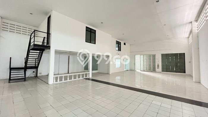 AREA PREMIUM! Kantor di Wiyung, Luas 600m², Kawasan Komersial AREA PREMIUM! Kantor di Wiyung, Luas 600m², Kawasan Komersial