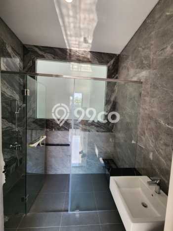 Rumah Elit Modern Siap Huni di Pakuwon Indah Surabaya Rumah Elit Modern Siap Huni di Pakuwon Indah Surabaya