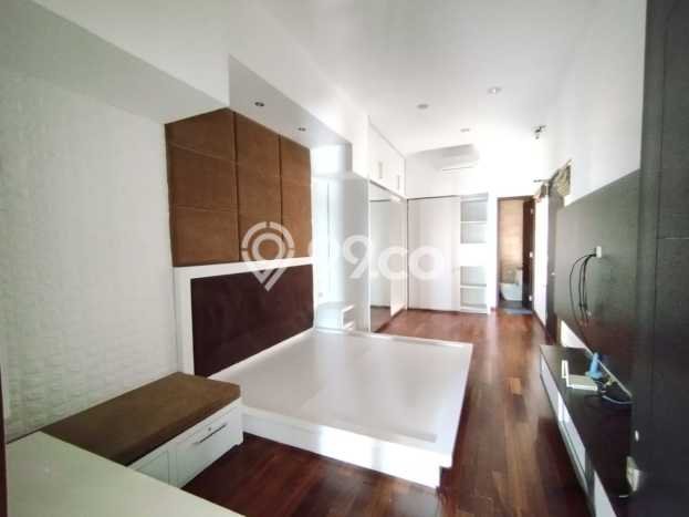Rumah Elit Modern Tanpa Renovasi di Citraland Surabaya Rumah Elit Modern Tanpa Renovasi di Citraland Surabaya
