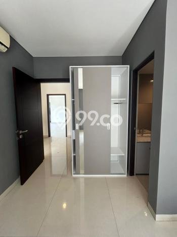 Rumah Elit Modern Tanpa Renovasi di Graha Surabaya Rumah Elit Modern Tanpa Renovasi di Graha Surabaya