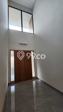 Rumah Luxury Modern Tanpa Renovasi di Pakuwon Indah Surabaya Rumah Luxury Modern Tanpa Renovasi di Pakuwon Indah Surabaya