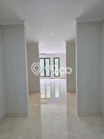 For Sale! Luxury House LT 202m2 Desain Modern di Pakubuwono For Sale! Luxury House LT 202m2 Desain Modern di Pakubuwono