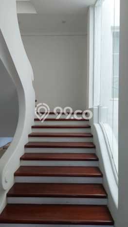 HARGA SPECIAL! Rumah Asri lokasi Kembangan, Luas 85m² Bangunan 230m² HARGA SPECIAL! Rumah Asri lokasi Kembangan, Luas 85m² Bangunan 230m²