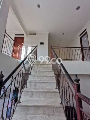 Rumah Luxury Modern Tanpa Renovasi di Senopati Jakarta Selatan Rumah Luxury Modern Tanpa Renovasi di Senopati Jakarta Selatan