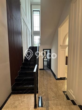 Hunian Elit LB 450m2 Siap Pakai Desain Elegan di Gading Serpong, Tangerang Hunian Elit LB 450m2 Siap Pakai Desain Elegan di Gading Serpong, Tangerang