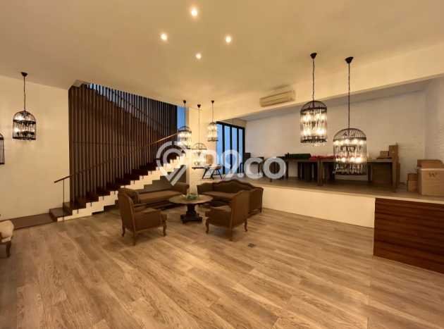 Ready to Use! Luxury House LT 863m2 Desain Modern di Gandaria Ready to Use! Luxury House LT 863m2 Desain Modern di Gandaria