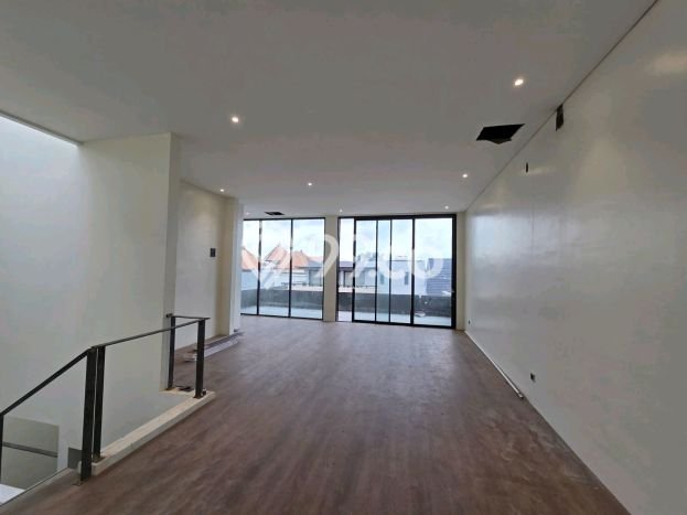 Rumah Luxury Modern Tanpa Renovasi di Permata Buana Jakarta Barat Rumah Luxury Modern Tanpa Renovasi di Permata Buana Jakarta Barat