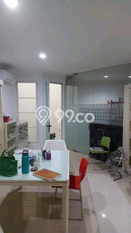 HARGA SPECIAL! Rumah Asri lokasi Kembangan, Luas 85m² Bangunan 230m² HARGA SPECIAL! Rumah Asri lokasi Kembangan, Luas 85m² Bangunan 230m²