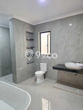 For Sale! Luxury House LT 202m2 Desain Modern di Pakubuwono For Sale! Luxury House LT 202m2 Desain Modern di Pakubuwono