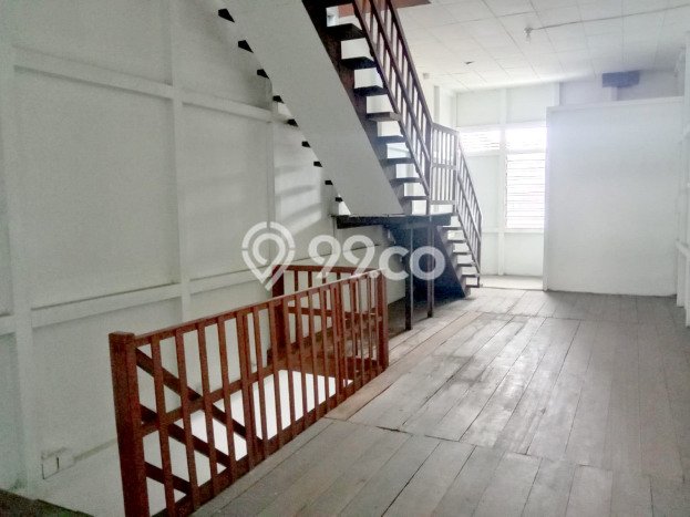 Disewakan Komersial di Pontianak Selatan Pontianak LT 100m2, LB 228m2 Disewakan Komersial di Pontianak Selatan Pontianak LT 100m2, LB 228m2