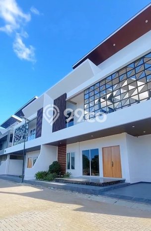 Siap Huni Rumah Mewah 4 Kamar di Pontianak Tenggara Dekat ke Mana Saja Siap Huni Rumah Mewah 4 Kamar di Pontianak Tenggara Dekat ke Mana Saja