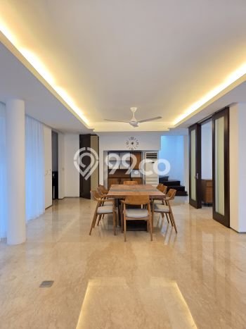Jarang Ada! Rumah Sewa 3 Kamar Bagus Siap Huni SCBD Jarang Ada! Rumah Sewa 3 Kamar Bagus Siap Huni SCBD