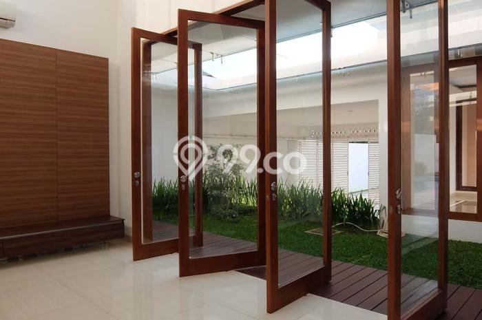 Lokasi terbaik! Rumah siap pakai disewakan di Menteng LB 600m2 Lokasi terbaik! Rumah siap pakai disewakan di Menteng LB 600m2