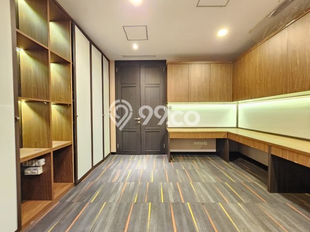 LOKASI POTENSIAL! Kantor Disewakan di , Luas 561m2m², Siap Bisnis LOKASI POTENSIAL! Kantor Disewakan di , Luas 561m2m², Siap Bisnis