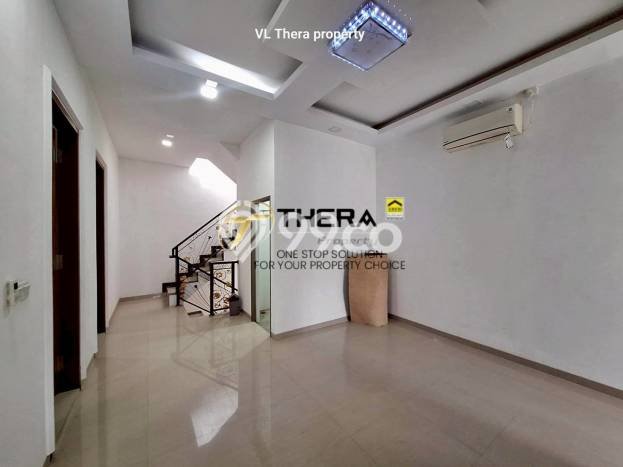 Rumah 5 KT 3 KM Luas Tanah 120m2m², Luas Bangunan 250m2m² di Batam Centre, Batam Rumah 5 KT 3 KM Luas Tanah 120m2m², Luas Bangunan 250m2m² di Batam Centre, Batam