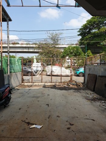 Ruko Dijual di Jakarta Barat LT 180m2 & LB 240m2 Lokasi Terbaik! Ruko Dijual di Jakarta Barat LT 180m2 & LB 240m2 Lokasi Terbaik!