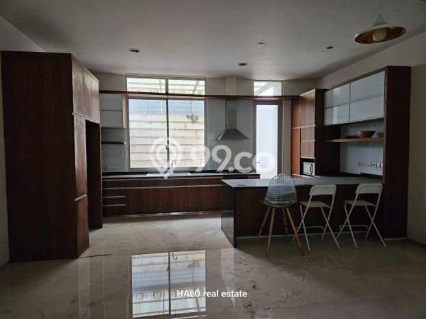 Hunian Mewah LB 360m2 Siap Huni Desain Elegan di Kedoya, Jakarta Barat Hunian Mewah LB 360m2 Siap Huni Desain Elegan di Kedoya, Jakarta Barat