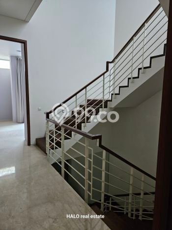 Hunian Mewah LB 360m2 Siap Huni Desain Elegan di Kedoya, Jakarta Barat Hunian Mewah LB 360m2 Siap Huni Desain Elegan di Kedoya, Jakarta Barat