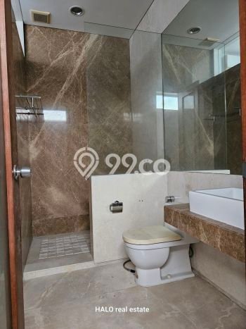 Hunian Mewah LB 360m2 Siap Huni Desain Elegan di Kedoya, Jakarta Barat Hunian Mewah LB 360m2 Siap Huni Desain Elegan di Kedoya, Jakarta Barat