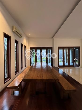 Disewakan Rumah Strategis Harga Murah di Jakarta Selatan Disewakan Rumah Strategis Harga Murah di Jakarta Selatan
