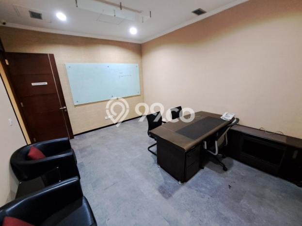 LOKASI PREMIUM! Kantor Area Bisnis di Grogol Petamburan, Luas 281m², Siap Bisnis LOKASI PREMIUM! Kantor Area Bisnis di Grogol Petamburan, Luas 281m², Siap Bisnis