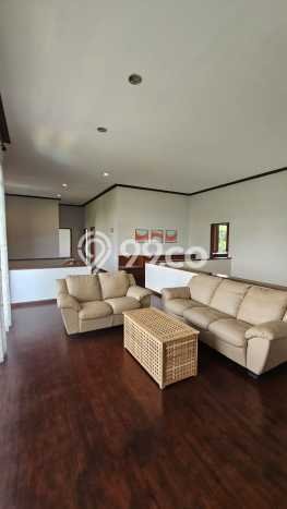 Rumah Mewah LB 700m2 Siap Pakai Desain Elegan di Setra Duta, Bandung Rumah Mewah LB 700m2 Siap Pakai Desain Elegan di Setra Duta, Bandung