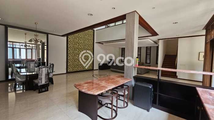 Rumah Mewah LB 700m2 Siap Pakai Desain Elegan di Setra Duta, Bandung Rumah Mewah LB 700m2 Siap Pakai Desain Elegan di Setra Duta, Bandung